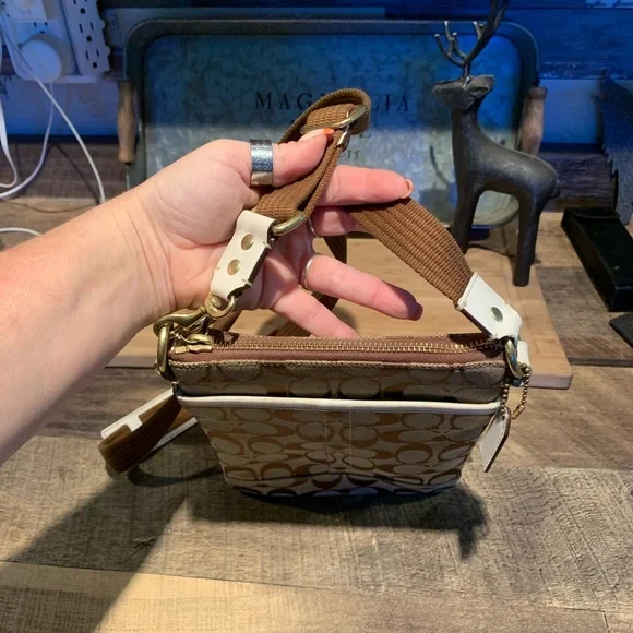 Like new Coach crossbody - Picture 11 of 11